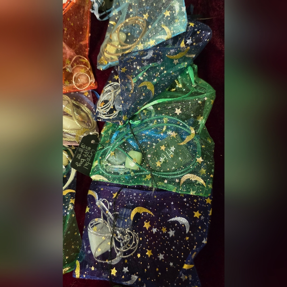 Twelve Starry Organza Gift Bags With Assorted Polished Gemstones And Necklace - Picture 4 of 11